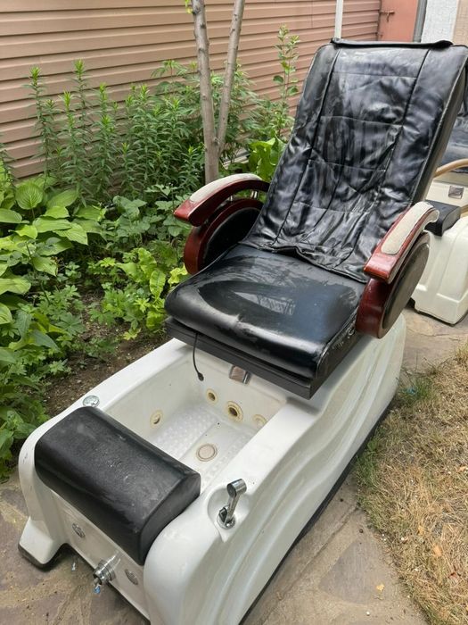 Педикюрное кресло с массажем под реставрацию.