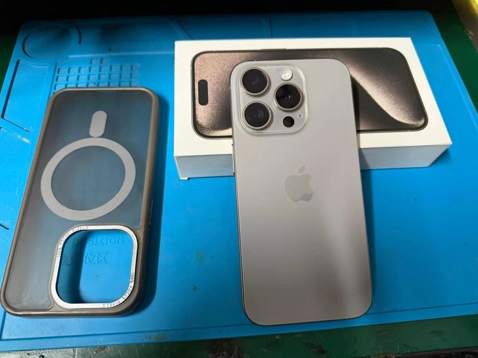 Apple iPhone 15 Pro - 256GB - Natural Titanium 256gb