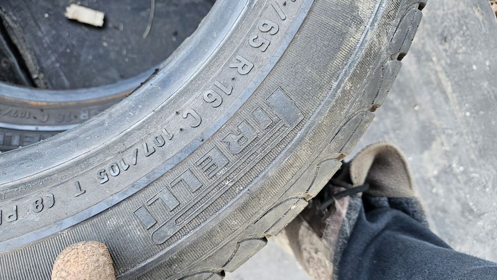 2бр гуми 205 65 16С пирели