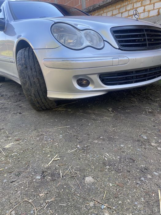 Предна броня мерцедес ц класа w203