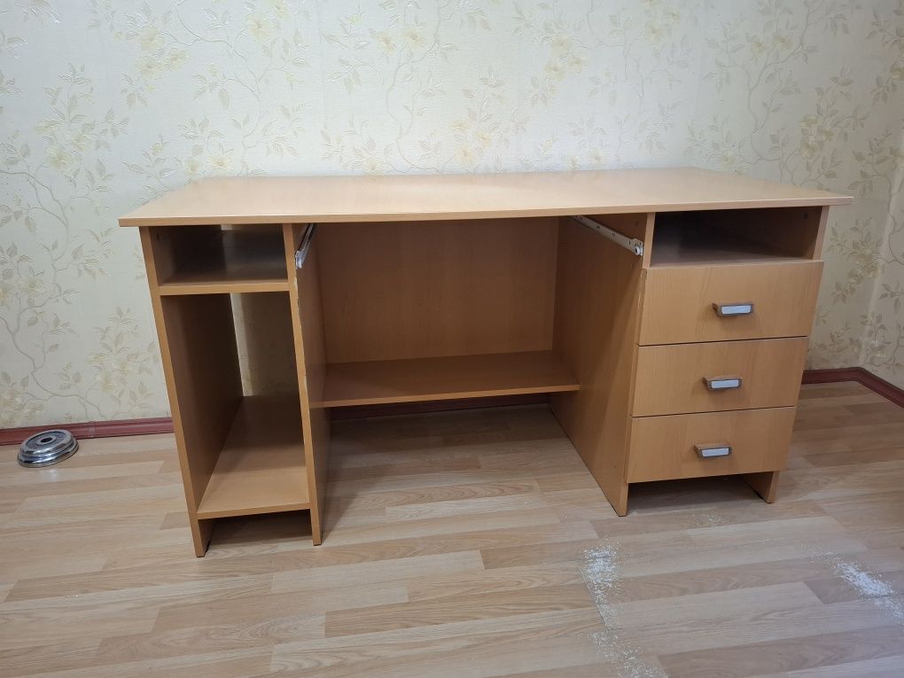 Продам стол б/у в хорошем состоянии