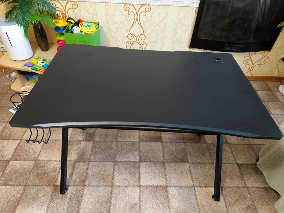 Стол компьютерный