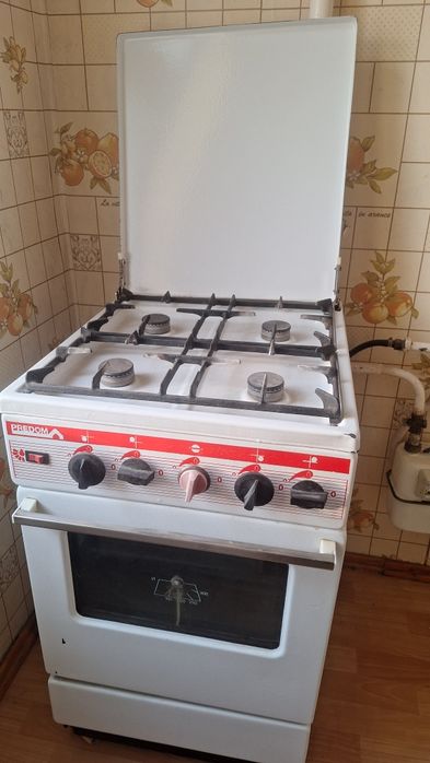 Продам газ плиту