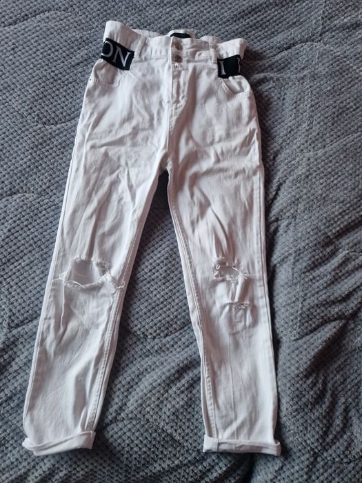 Бели дънки с ластик