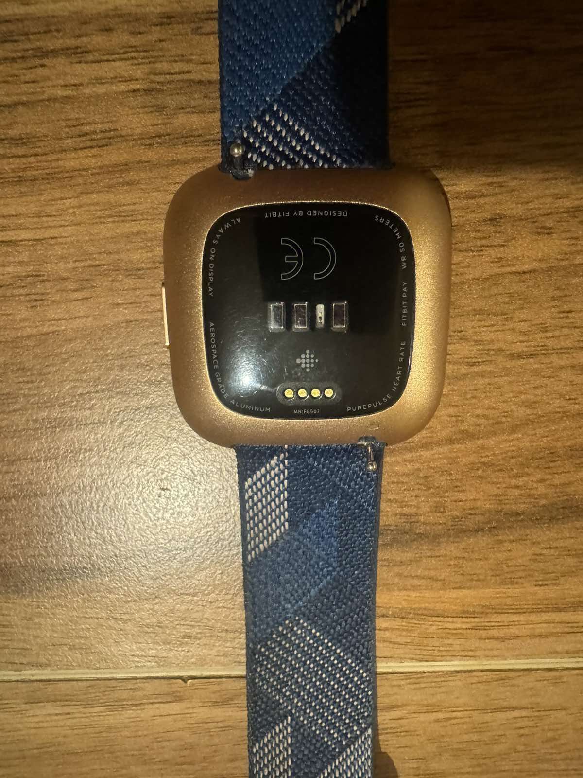 Предлагам смарт/smart часовник Fitbit versa 2 Special edition