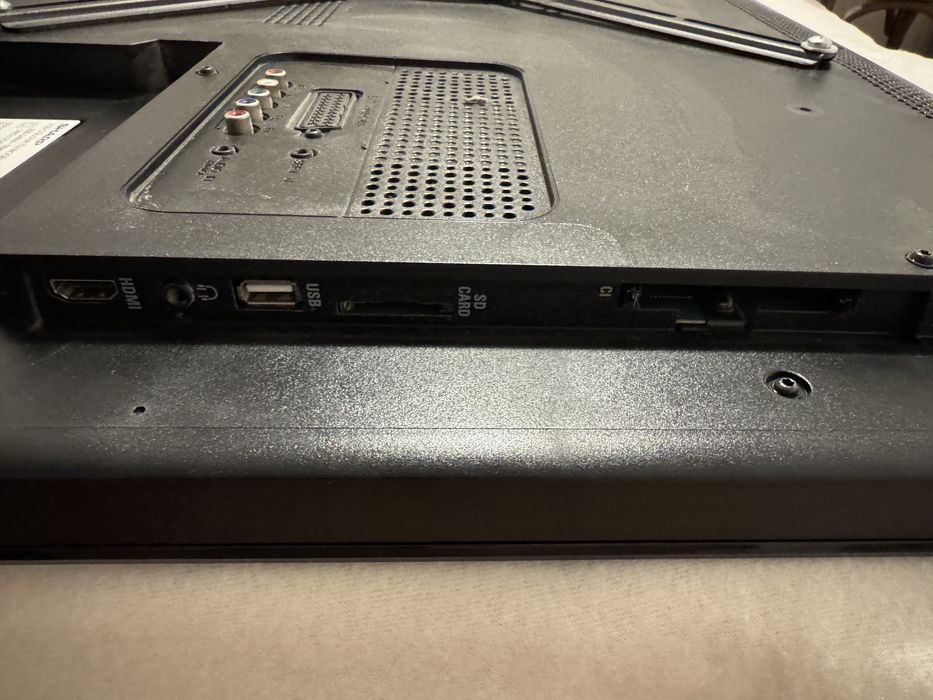 TV Sharp diagonala 101 cm