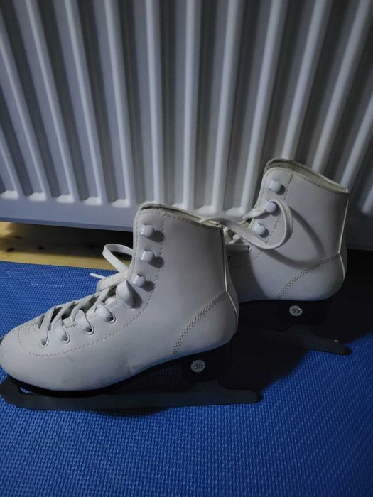 Vand patine numerele 28, 33, albe si reglabile 32-35