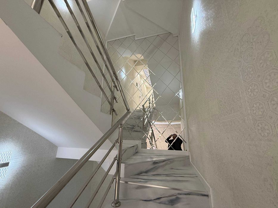 СРОЧНО !! Продаётся квартира в Мирабаде 1,75 сотих 5 комнат