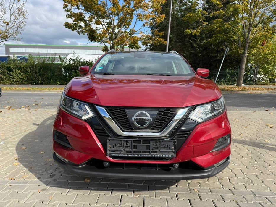 Nisan Qashqai N-Connecta 2017-130000 km Panoramic