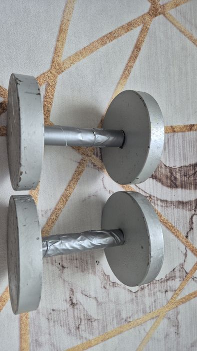 Продам 7 киллограмовые гантели