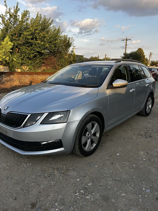 Ușă stânga față Skoda Octavia 3 Facelift