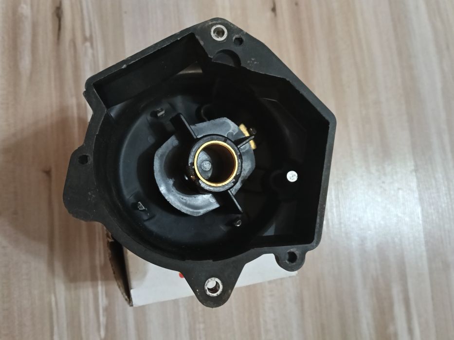 Продам запчасти, Мазда коммутаторная крышка рабочая, и.т.д.