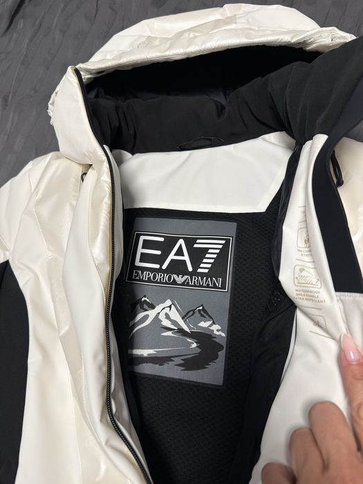 Ски яке EA7 ново!