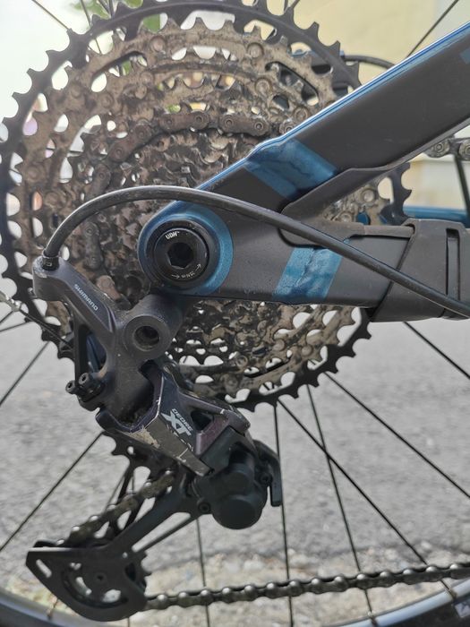 Bicicleta full suspension Ghost riot 2023 si un Ghost Slamr 4.9