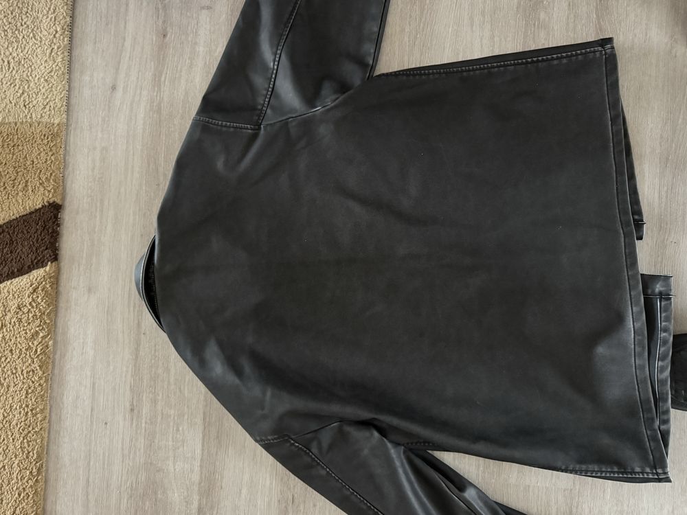 Кожено яке Bershka