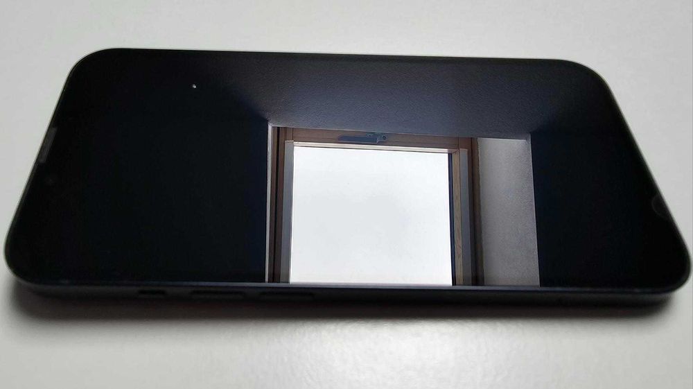 iPhone 14, 256 GB, Midnight – stare impecabilă + 6 huse cadou!