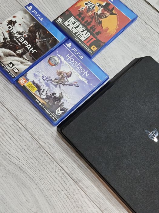 Продам PlayStation 4