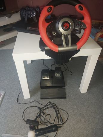 PlayStation 3 cu volan și pedale