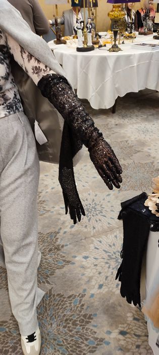 Перчатки вечерние, длинные. Продаются.