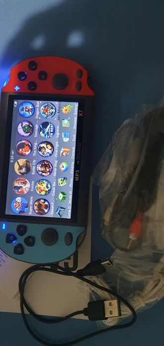 Consola portabila de jocuri retro