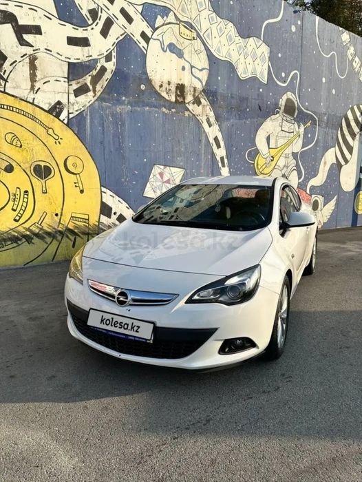 Opel Astra GTC 2013