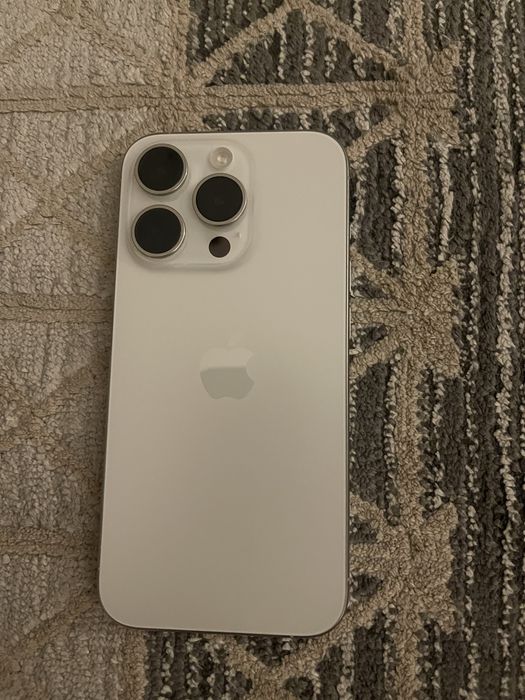 iPhone 15 Pro, состояние идеальное