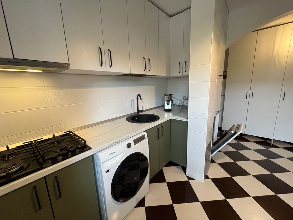 Închiriez ap 2 camere, 67m2, vedere la Delta Văcărești+loc de parcare