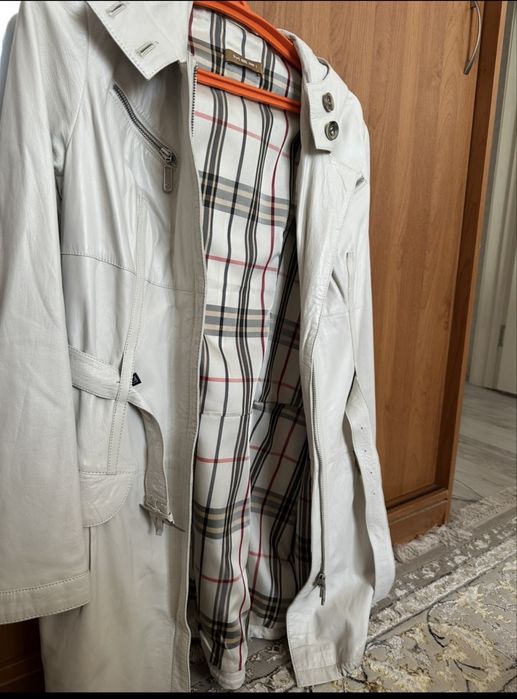 Продам кожанную белую куртку