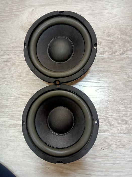 Продам калонки 16.5см в отличном состоянии.