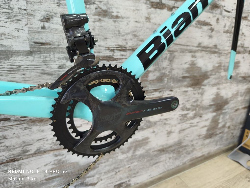 НОВ карбонов шосеен велосипед  без капли Bianchi Specialissima EPS