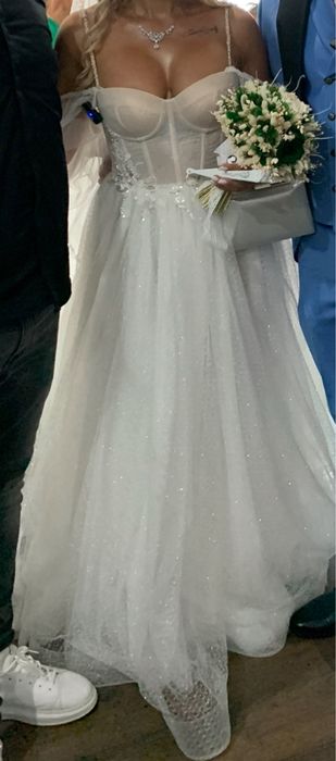 Vand rochie de mireasa cu body