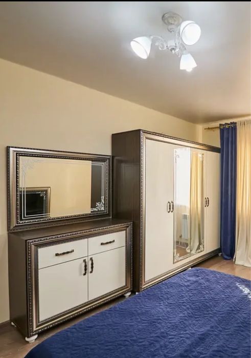 Продается шкаф и комод с зеркалом