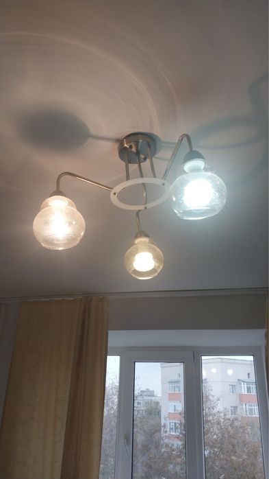 Продам люстру б/у