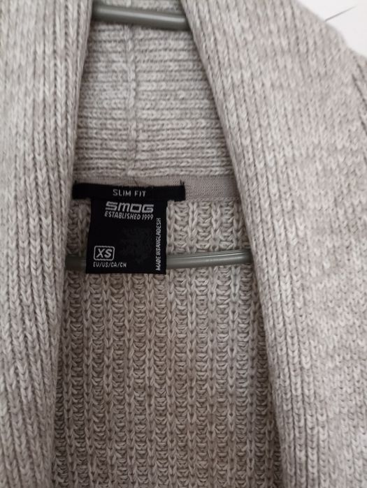 Vând doua cardigane