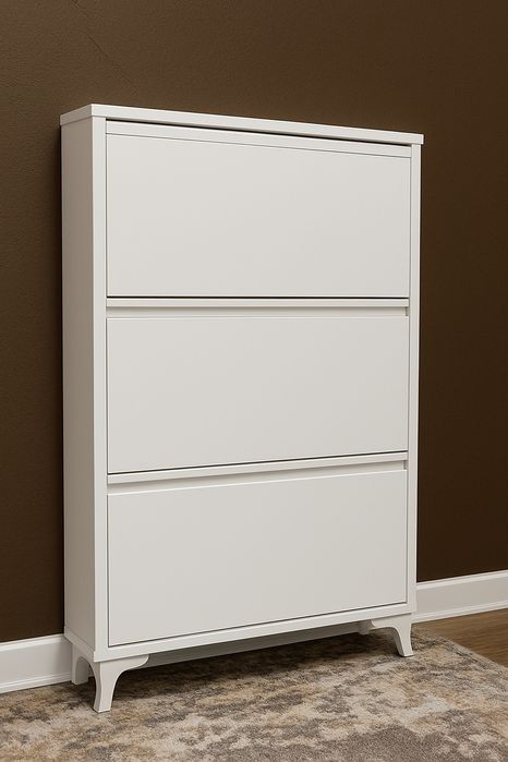 Trentdagi oyoq kiyim javoni