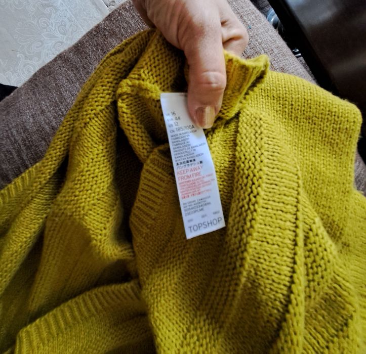 Pulover crop top oversized