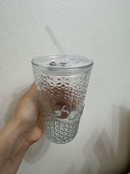 Стакан с трубочкой