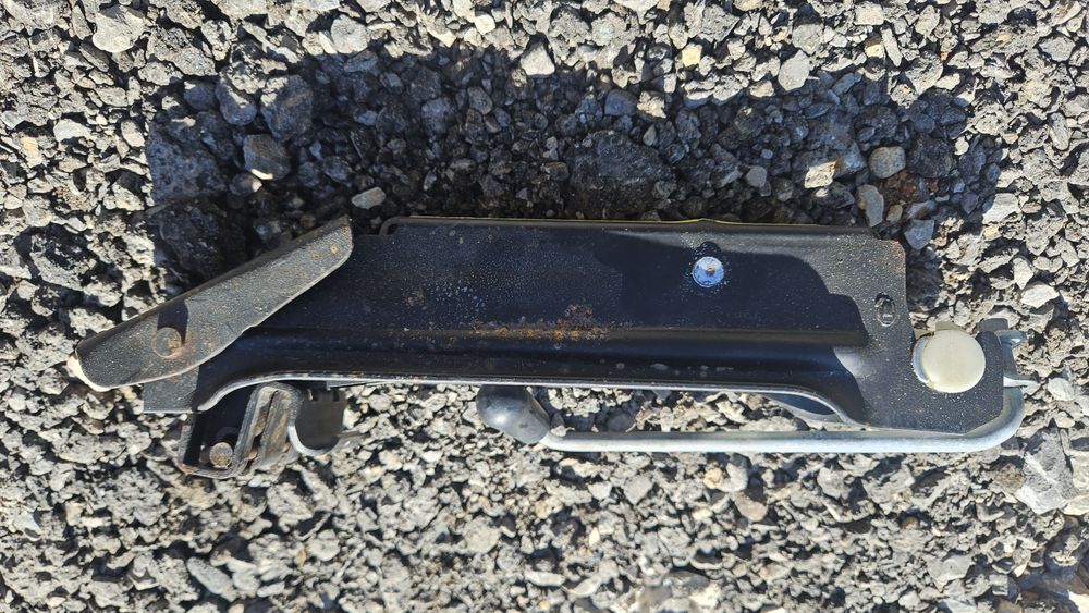 Организатор с крик и Резервана гума за VW Голф 5/Golf 5  T125/70 R18