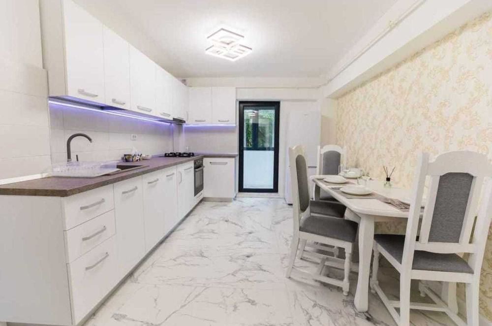 Apartament renovat Niela Craiovita