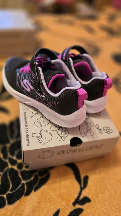 Adidasi fete Skechers 32