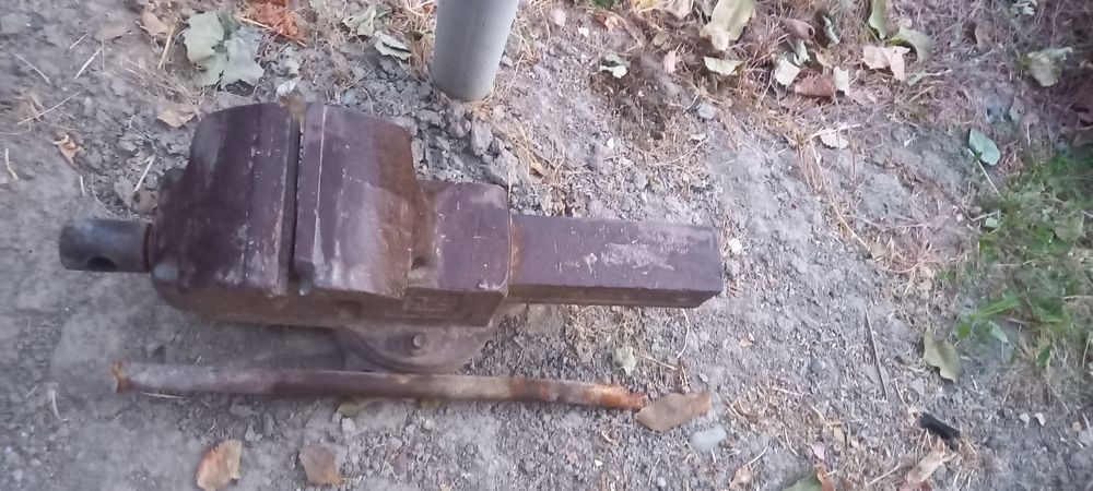 Тиски рабочим состаяния хорошие