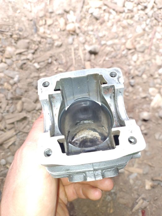 Cilindru și piston Stihl 211 originale