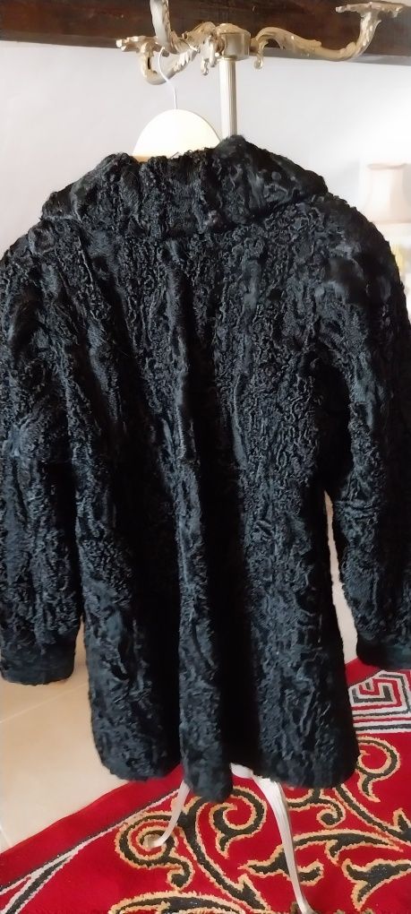 Haină blană .Nu colaborez cu cei care doresc poze  pe Wathap,Mulțumesc