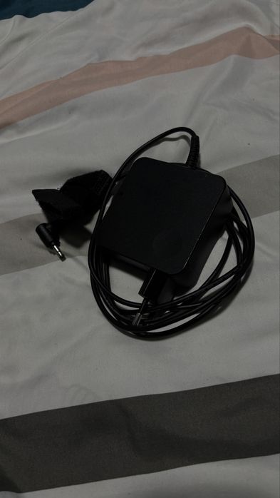 Vând Laptop IdeaPad3