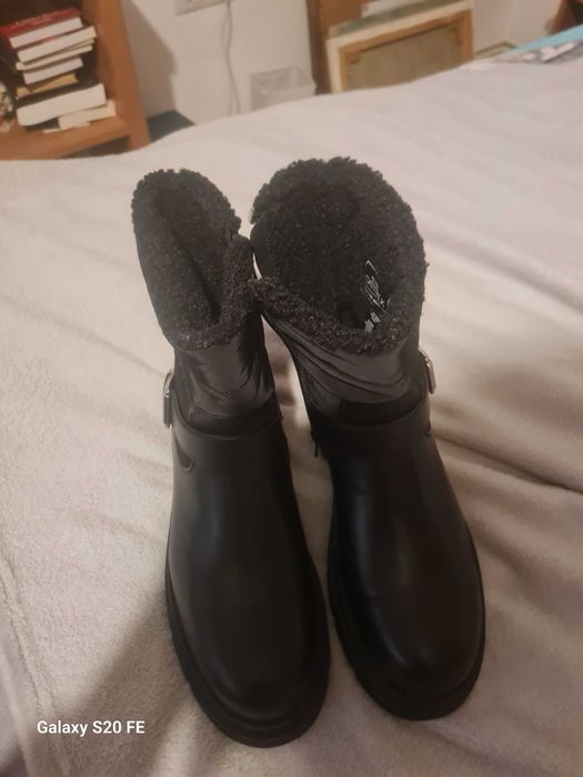 Vând ghete purtate odată