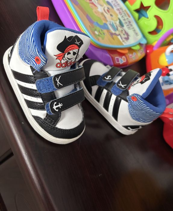 Ghete bebe - ADIDAS- marimea 19. Sunt noi .