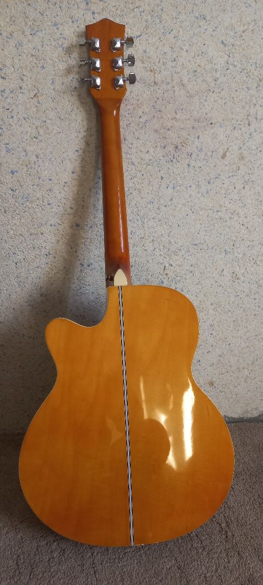 Gitar Sher T-393 madil Indaneziya Razmer-40 olganimga 3 oy bo'ldi.