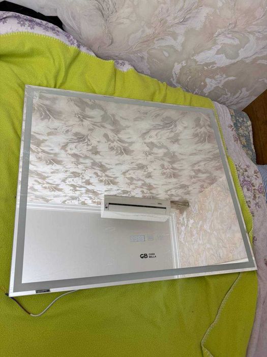 Продается зеркало с подсветкой, часами и обогревом 80*70