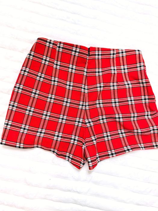 Pantaloni scurți eleganți mărimea M