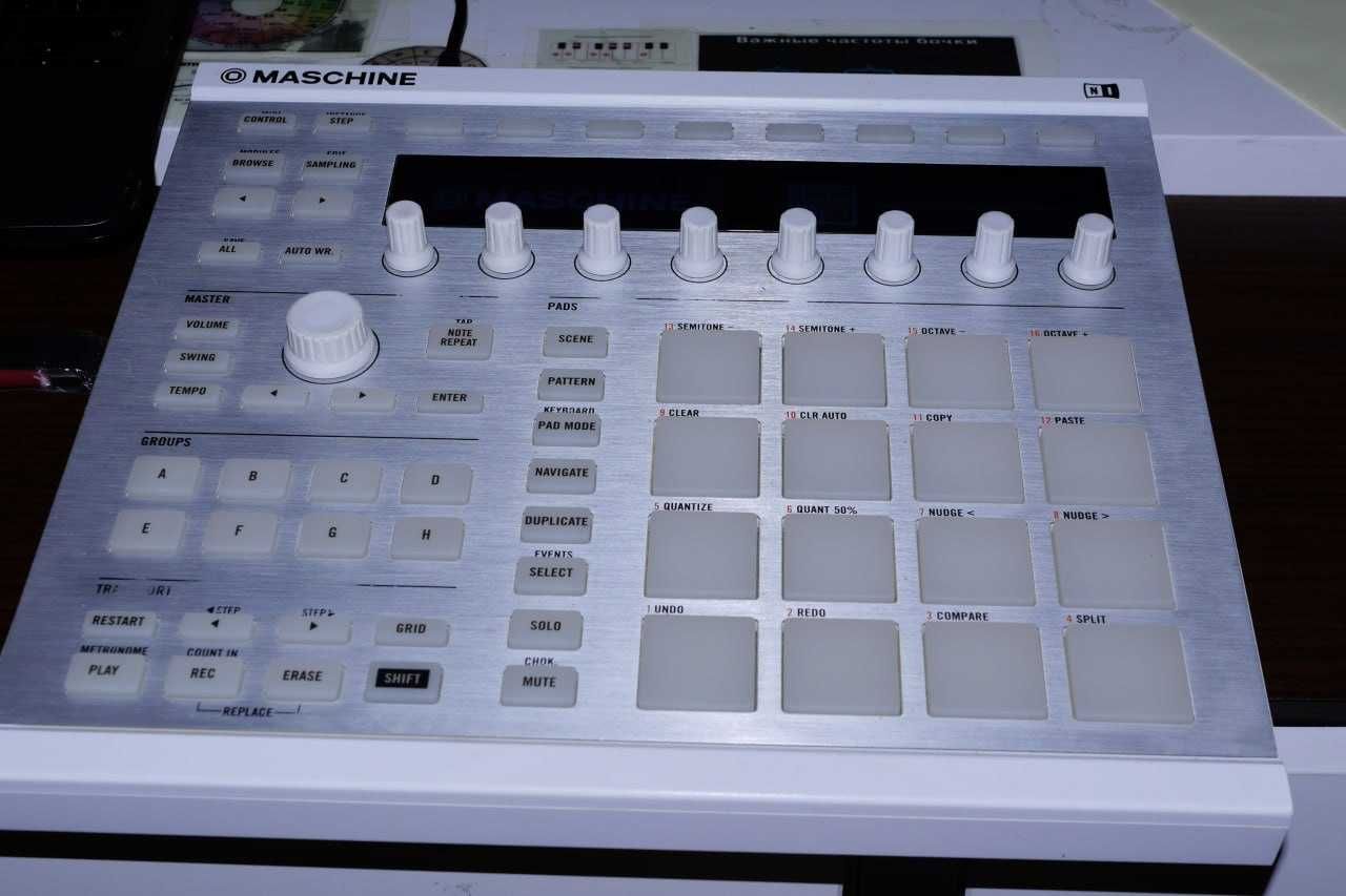 Maschine mk2, Controller,  Groovebox, Drum machine.